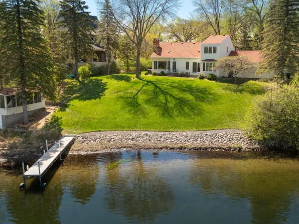 1183 Josephine Rd, Roseville, MN 55113