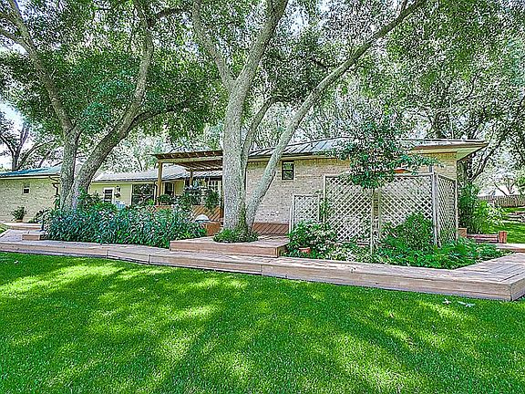 4th image of 406 Hidden Creek Cir