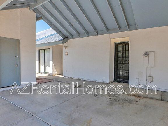 4th image of 302 N Sycamore Unit 11