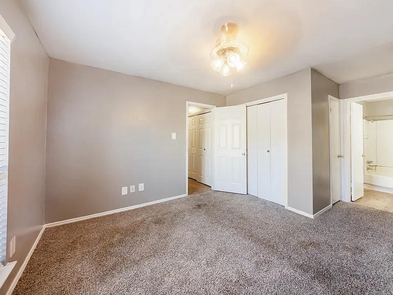 Spring Hill Village Apartments — Photo 30