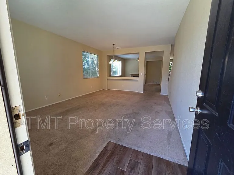1717 Providence Way — Photo 5