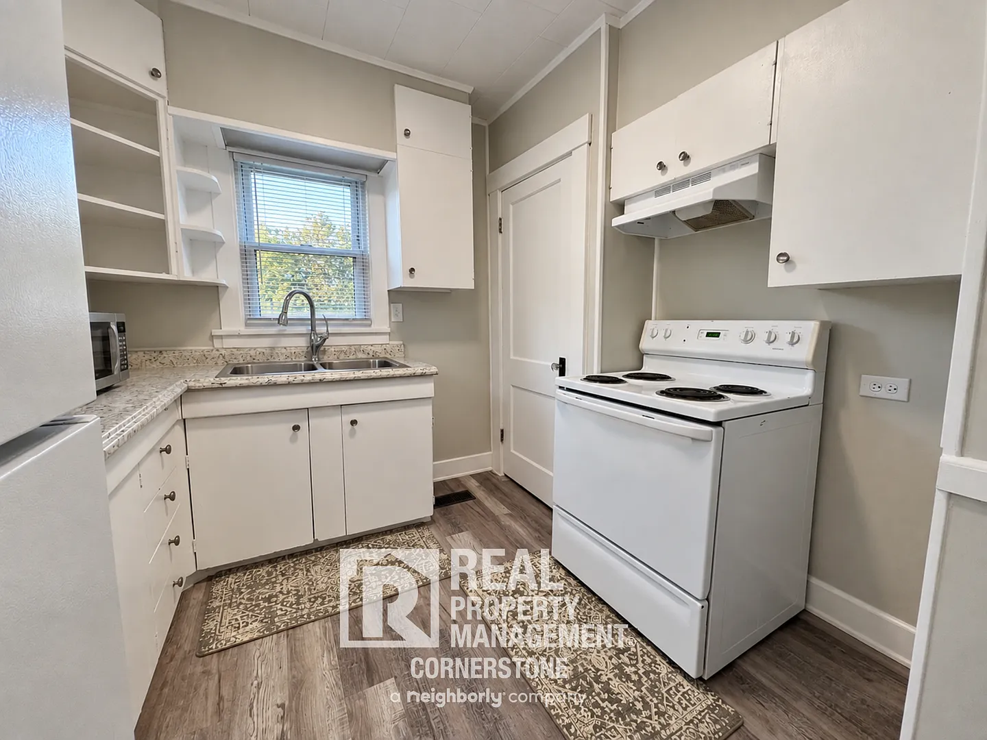 Cozy 2-Bedroom Near WMU & Downtown Kalamazoo! — Photo 3