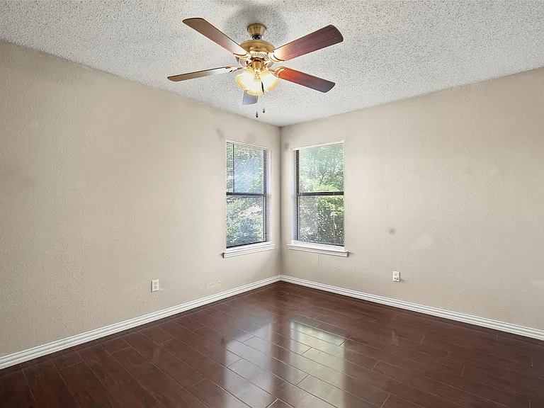 2226 Crystal Creek Ln — Photo 11