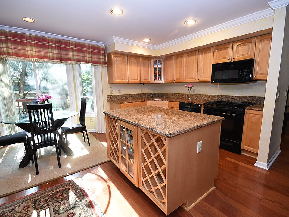 1st image of 39 Clarken Dr