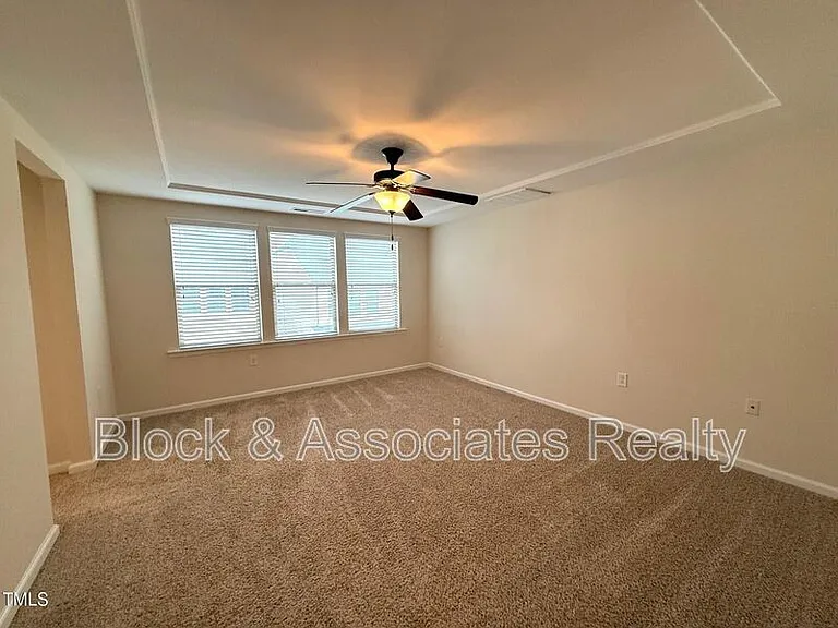 238 Begen St — Photo 15