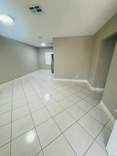 1634 NE 6th St #2 Photo 1