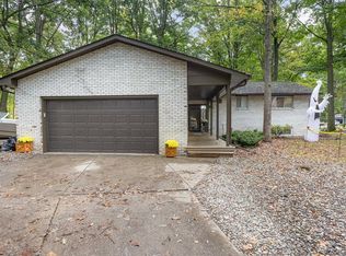 4904 Sturgeon Creek Pkwy, Midland, MI 48640