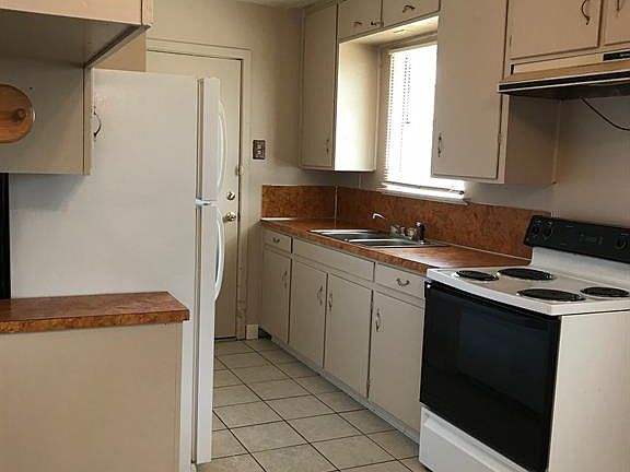 4th image of 301 N Bowie Dr