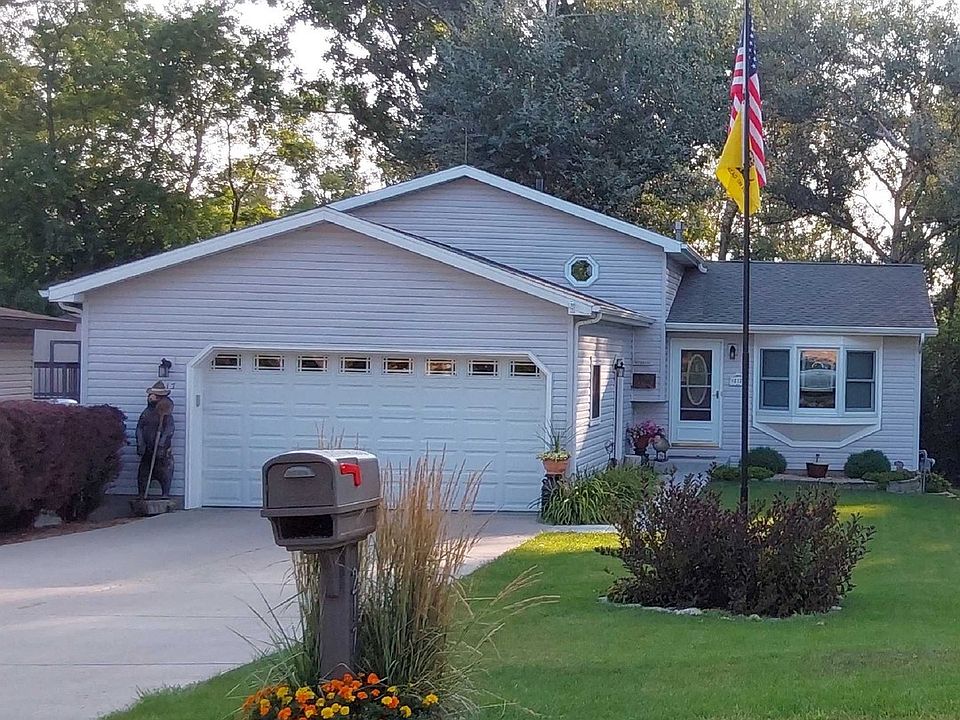 1st image of 217 Maplewood Dr