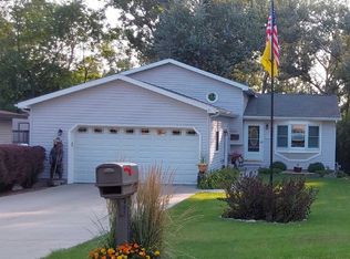 217 Maplewood Dr, Antioch, IL 60002