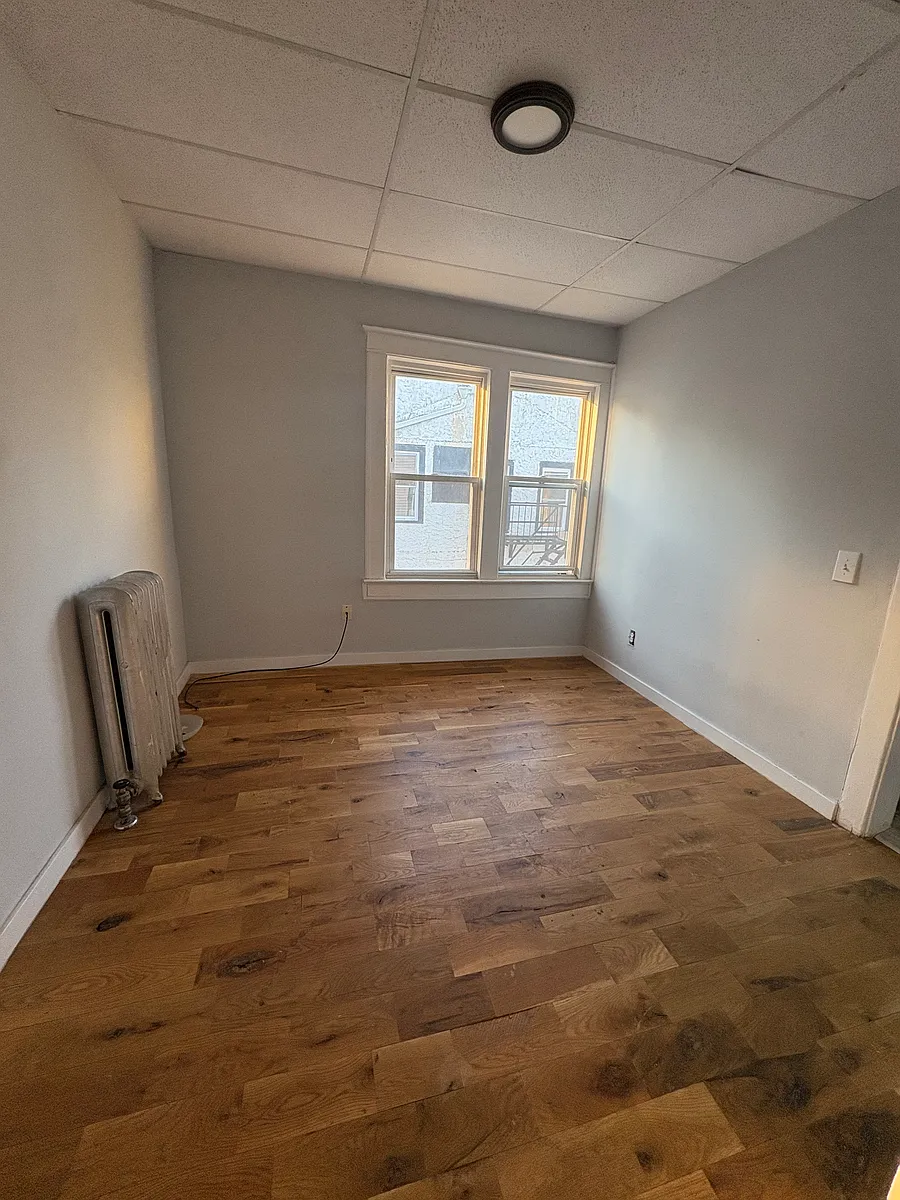 Building Photo - 704 Kensington Ave #E