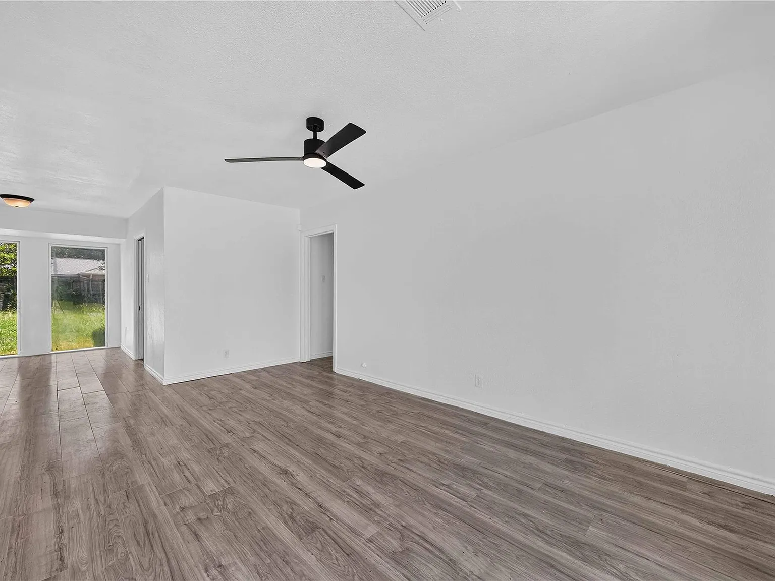 4 bed, 1.0 bath, 1303 sqft, $1,700 — Photo 4