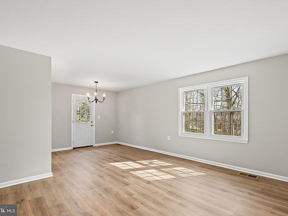 4th image of 3159 Ironhorse Dr