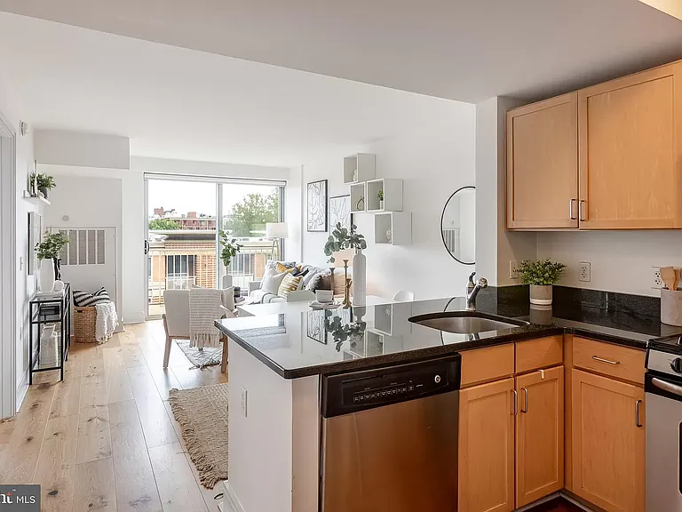 800 4th St SW #S613 — Photo 3