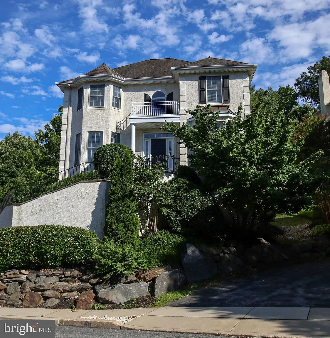 400 Merion Hill Ln photo 1