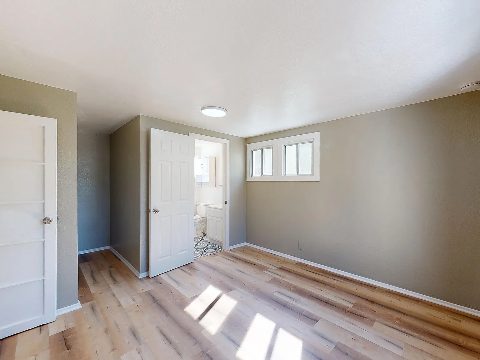 1532 Scott Ave — Photo 3