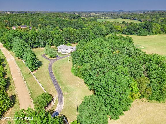 3rd image of 710 Sycamore Valley Dr
