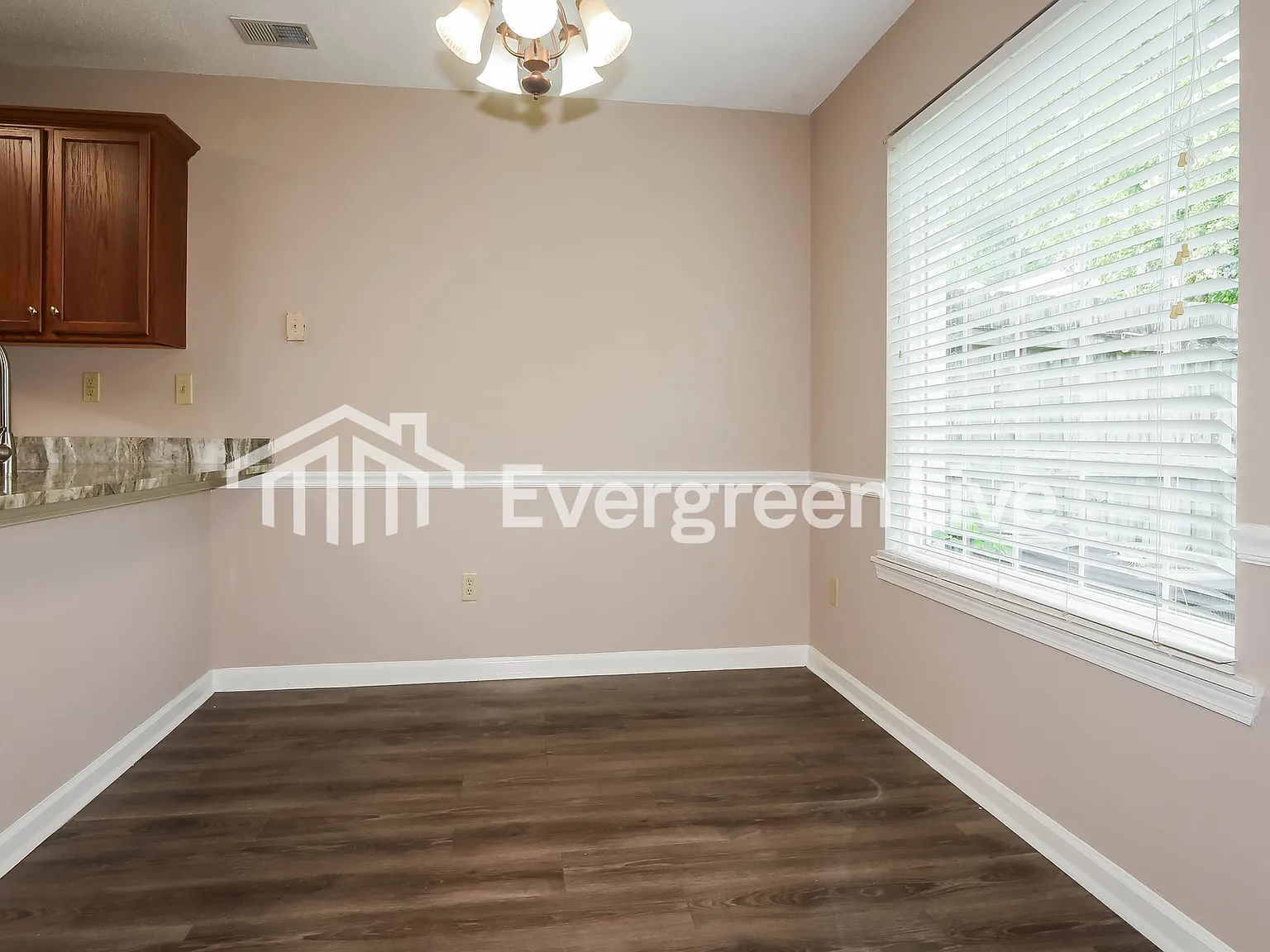 3 bed, 2.0 bath, 1300 sqft, $1,395 — Photo 4