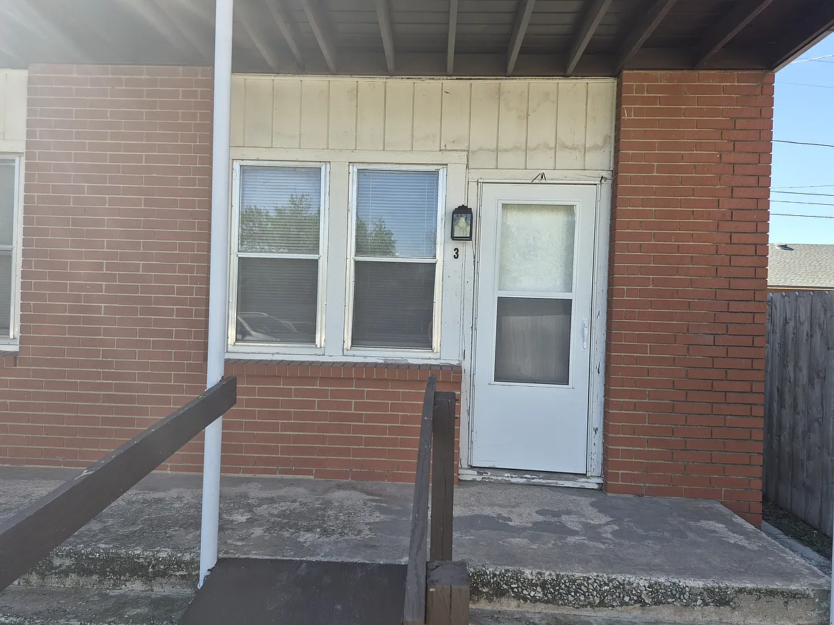 Building Photo - 615 W Maple Ave #3