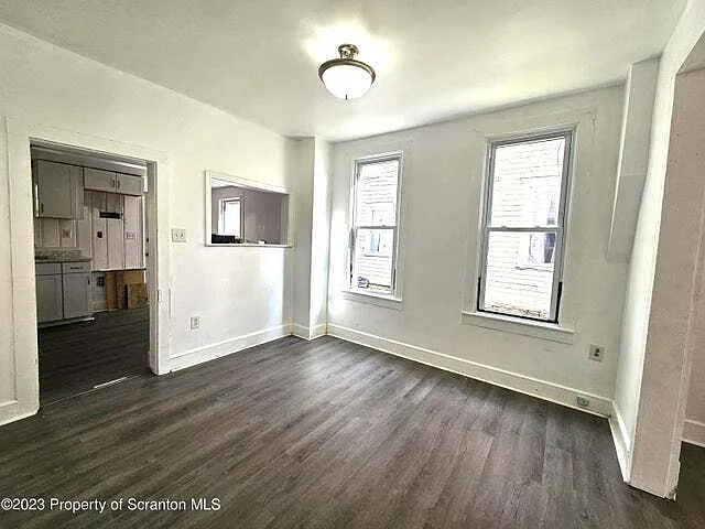 907 Green Ridge St — Photo 6
