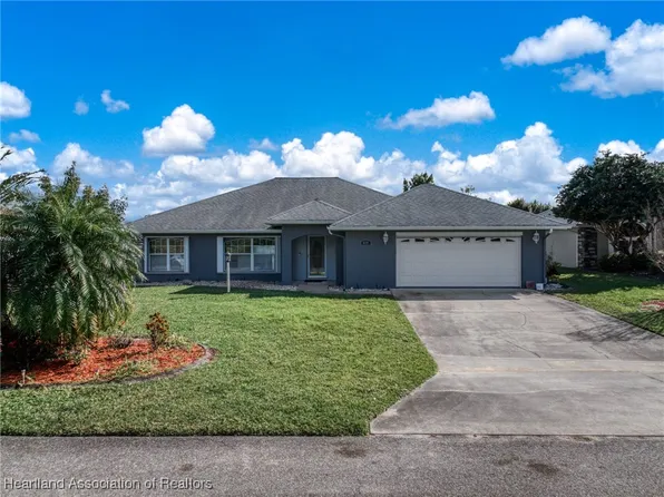 419 Barcelona Dr, Sebring, FL 33875