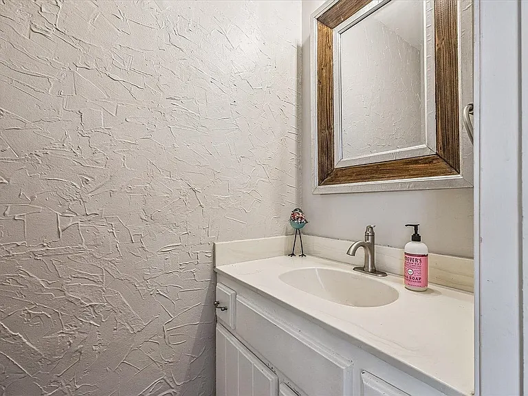 8021 Brooxie Cv — Photo 10