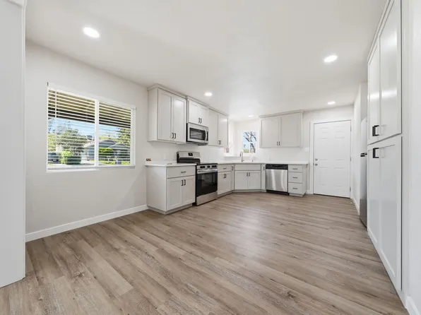 Large Brand New Remodeled 1 Bedroom Unit With Washer Dryer Hookups - Must See, 849 West St #831, Redding, CA 96001