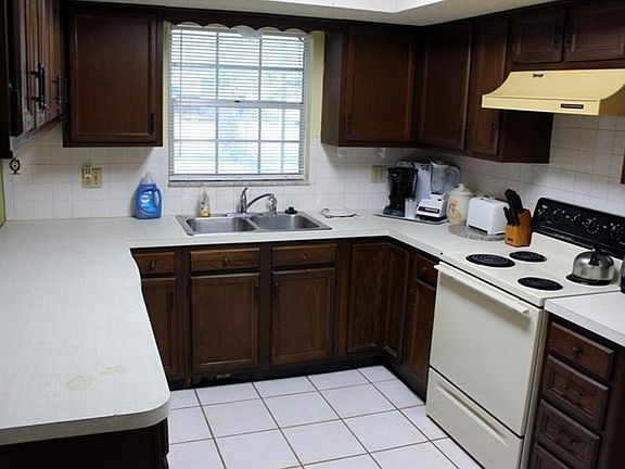 5th image of 158 Barrington Ave