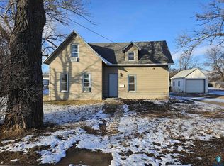 518 SW 4th St, Madison, SD 57042