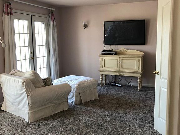 2nd image of 699 Queensland Cir