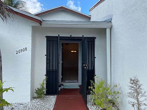 2nd image of 20908 Sailfish Ln