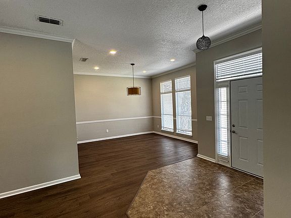 4th image of 701 Cherry St