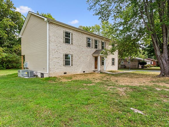 2nd image of 1212 Hollis Ln