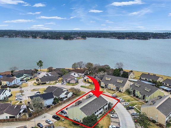 2nd image of 174 April Point Dr S