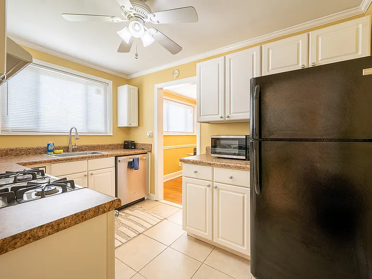 1803 Heath St — Photo 11