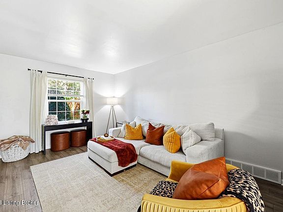 3rd image of 1924 Goldsmith Ln Unit 14