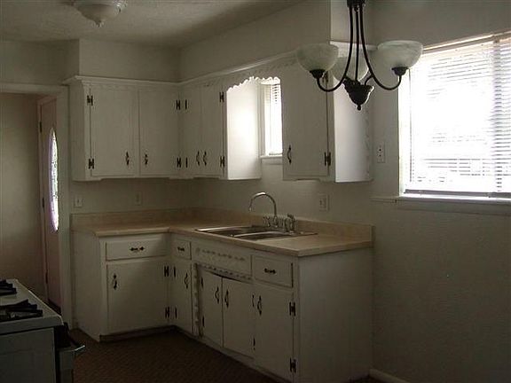 5th image of 2416 S Mansfield St