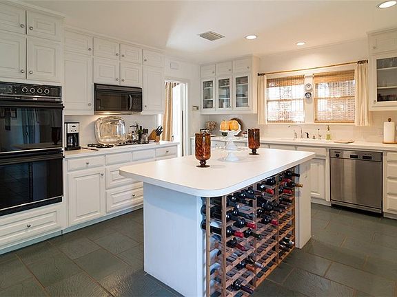 5th image of 4642 S Versailles Ave