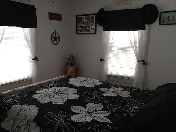 3rd image of 1114 Magnolia Ave