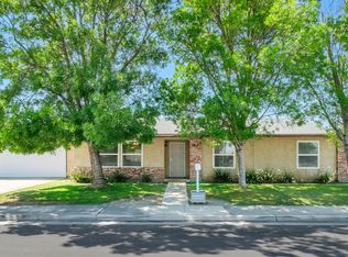 991 7th Avenue Dr, Kingsburg, CA 93631