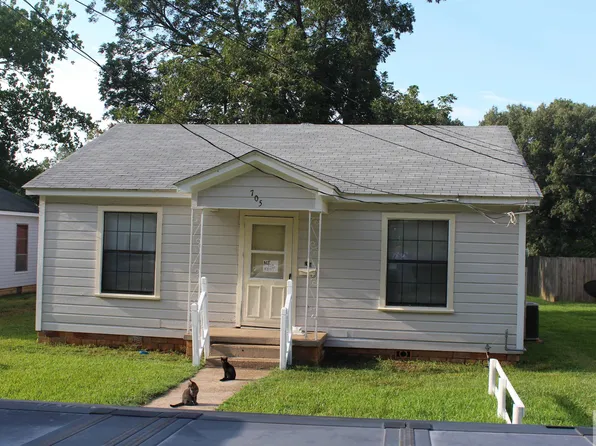 705 E Short 6th St, Hope, AR 71801