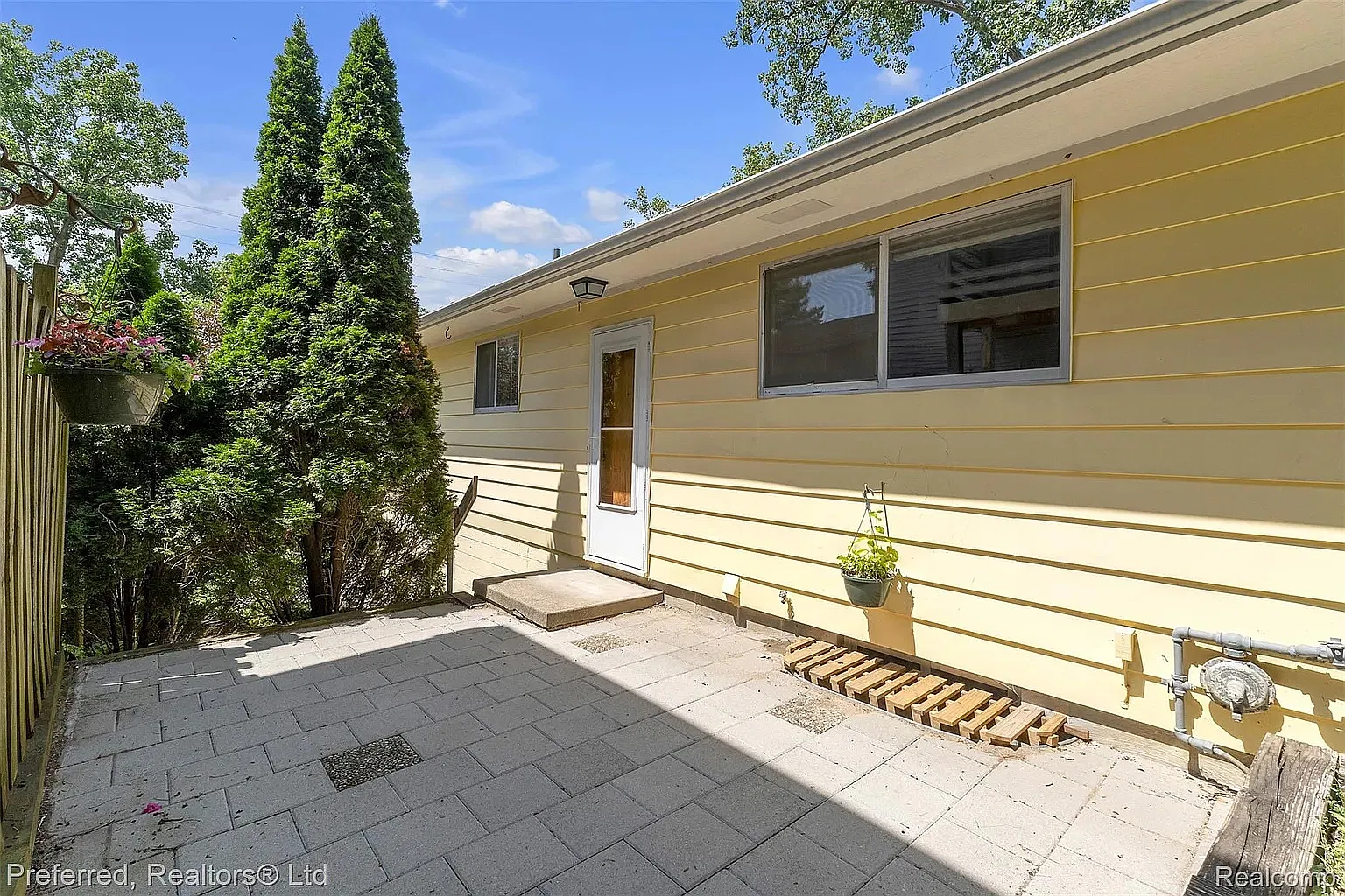 2 bed, 996 sqft, $2,400 — Photo 2