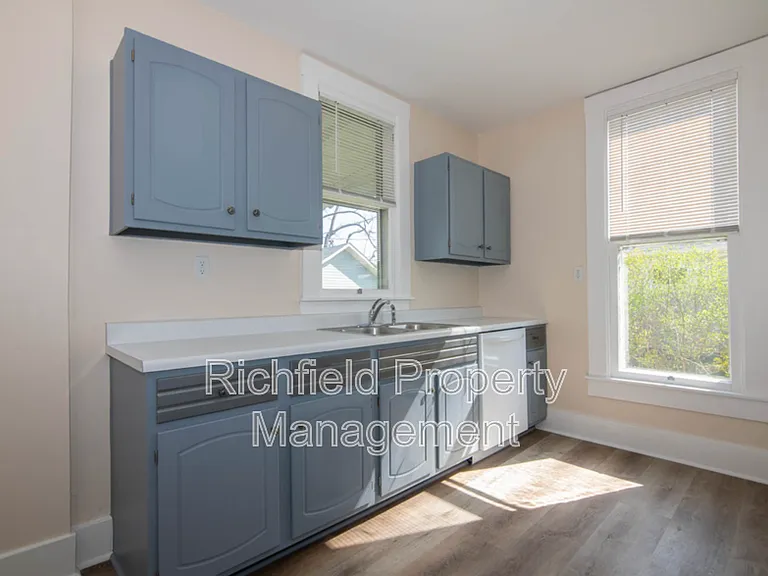 1562 Clinton St — Photo 7