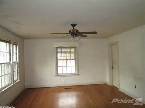 3rd image of 1605 W Arch Ave