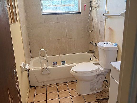 4th image of 5051 Brookmeade Dr