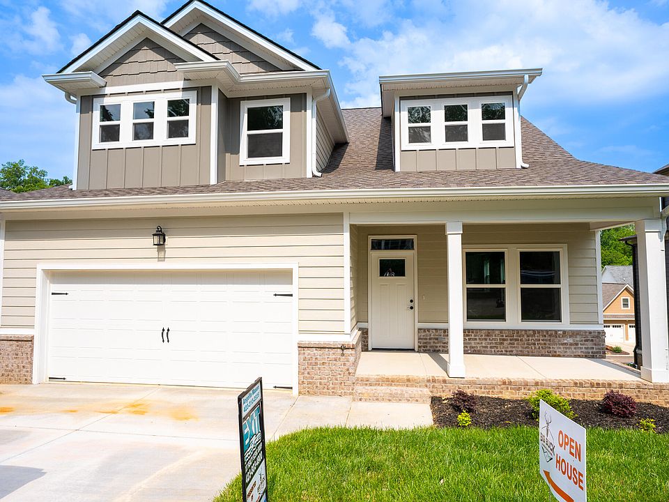 2nd image of 2772 Ridge Park Dr NE