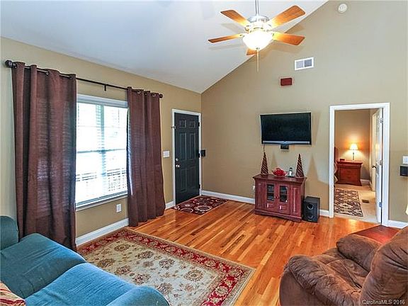 5th image of 157 Winding Cedar Dr