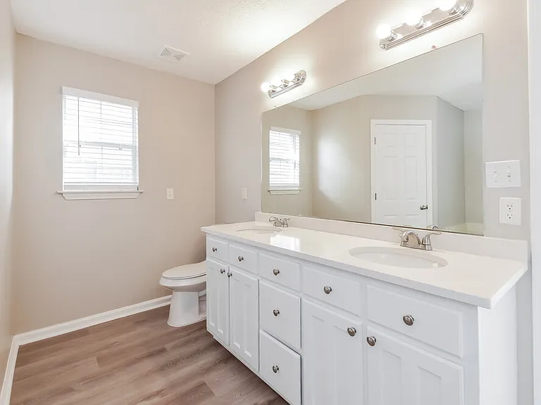 8169 Manhatten Dr — Photo 11