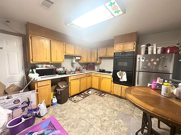 3rd image of 11 School St