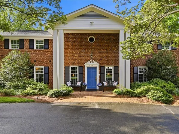 2862 Robinhood Rd, Winston Salem, NC 27106